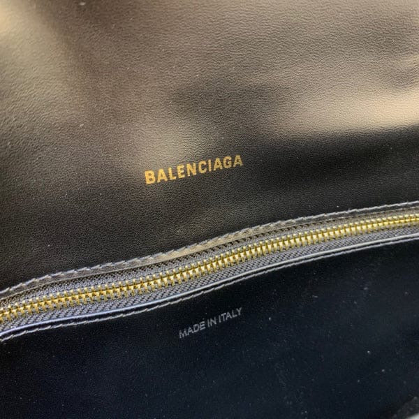 BALENCIAGA
Downtown Xs Shoulder Bag - Official Model